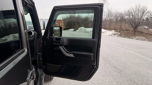 Used 2018 Jeep Wrangler Unlimited Rubicon image 36