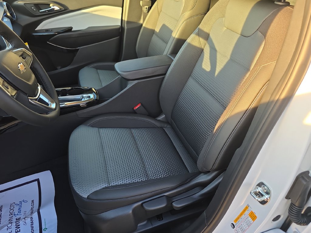 New 2026 Chevrolet Trax LT w/ LT Convenience Package FWD image 12