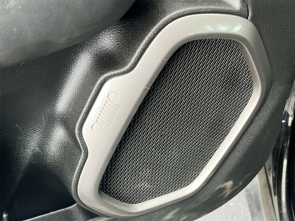 Used 2022 Jeep Renegade Limited image 19