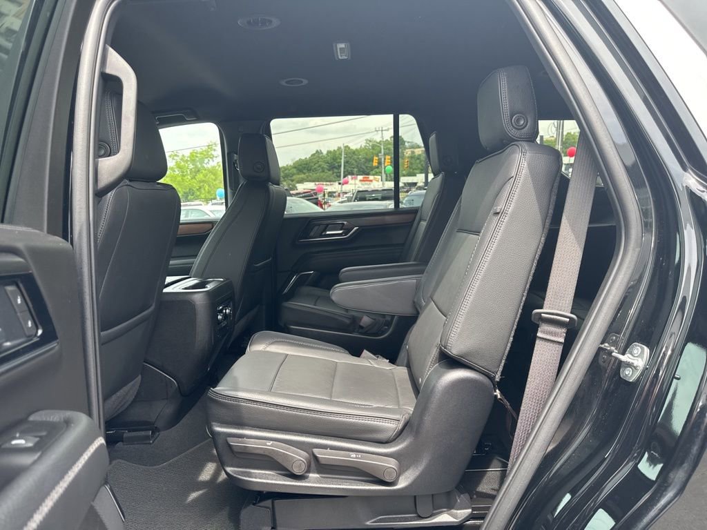 Used 2025 GMC Yukon Denali AWD/4WD image 26