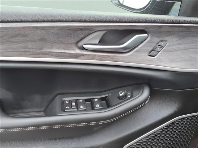 Used 2022 Jeep Grand Cherokee L Limited image 18