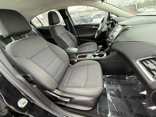 Used 2017 Chevrolet Cruze LT w/ Convenience Package image 24