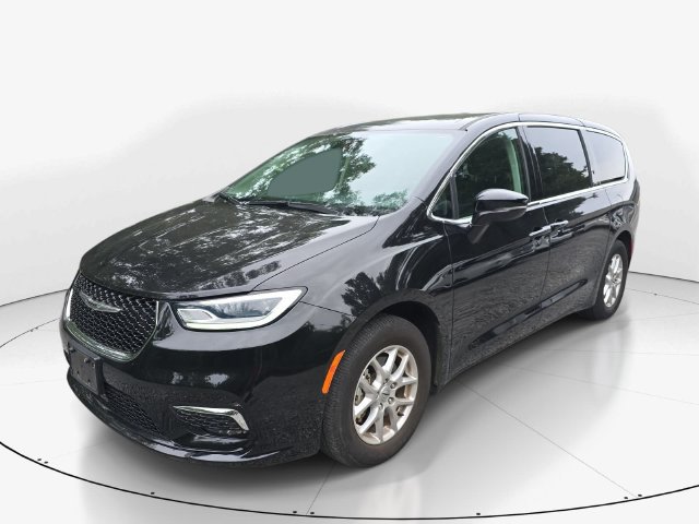 Used 2024 Chrysler Pacifica Touring-L FWD image 10