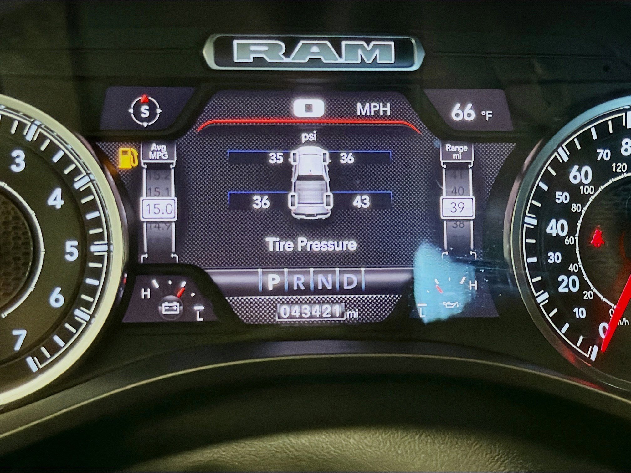 Used 2024 RAM 1500 Laramie AWD/4WD image 8