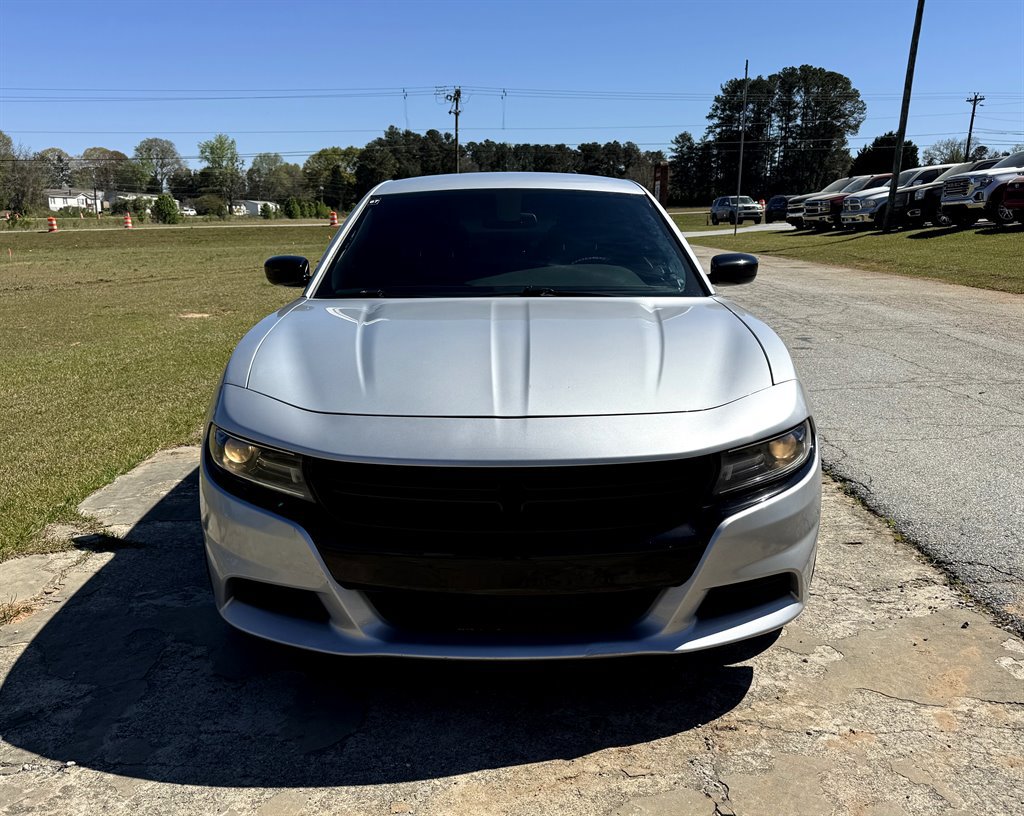 Used 2019 Dodge Charger SXT w/ Blacktop Package RWD image 2
