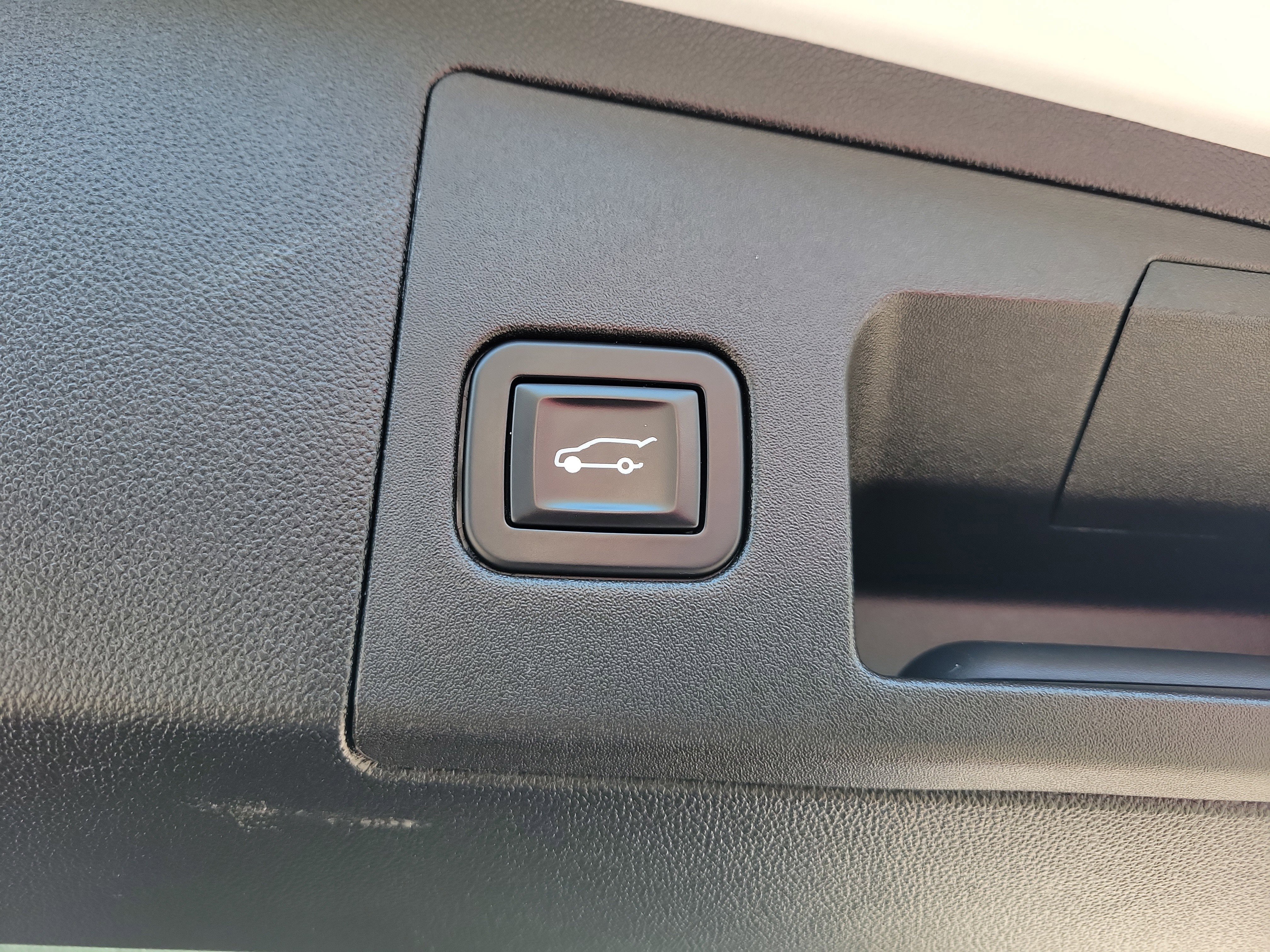 Used 2018 Cadillac XT5 Luxury w/ Driver Awareness Package FWD image 15