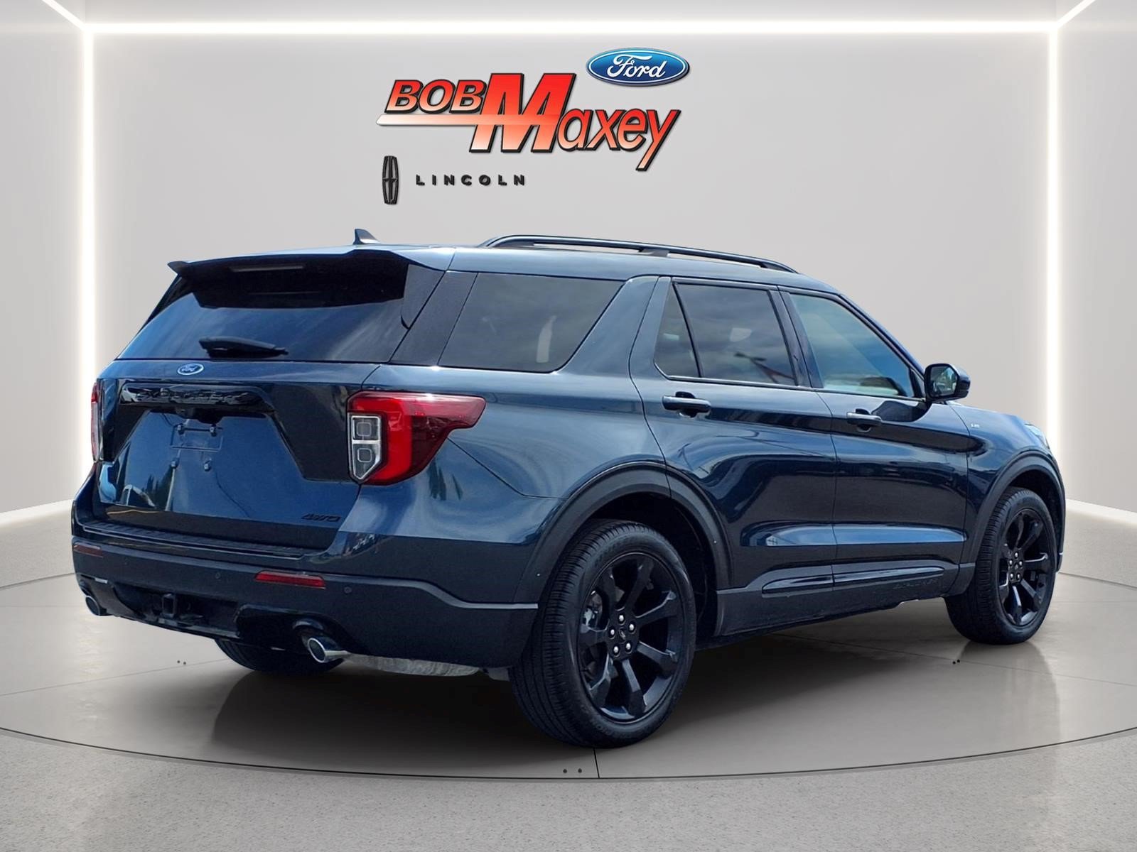 Used 2023 Ford Explorer ST-Line w/ Class IV Trailer Tow Package AWD/4WD image 4