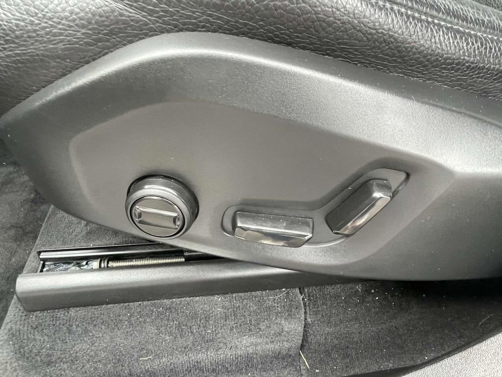 Used 2023 Volvo XC90 T8 Plus image 17