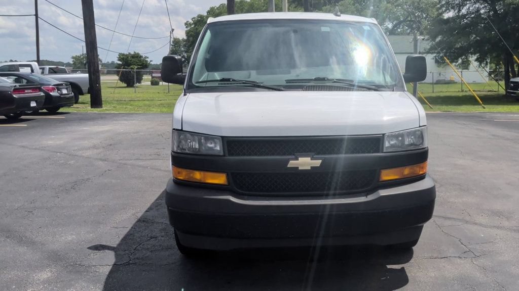 Used 2018 Chevrolet Express 2500 w/ Driver Convenience Package RWD image 3