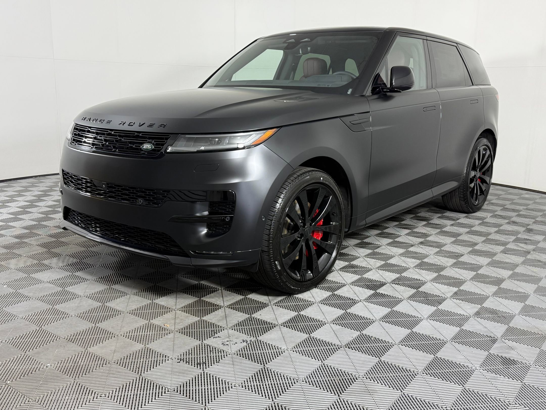 New 2026 Land Rover Range Rover Sport Dynamic SE