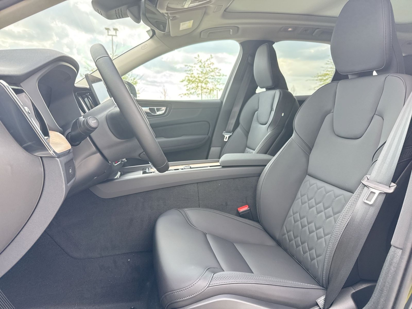 New 2026 Volvo XC60 B5 Core w/ Climate Package AWD/4WD image 13