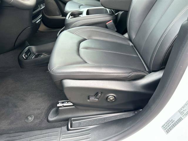 Used 2026 Chrysler Pacifica Select image 23