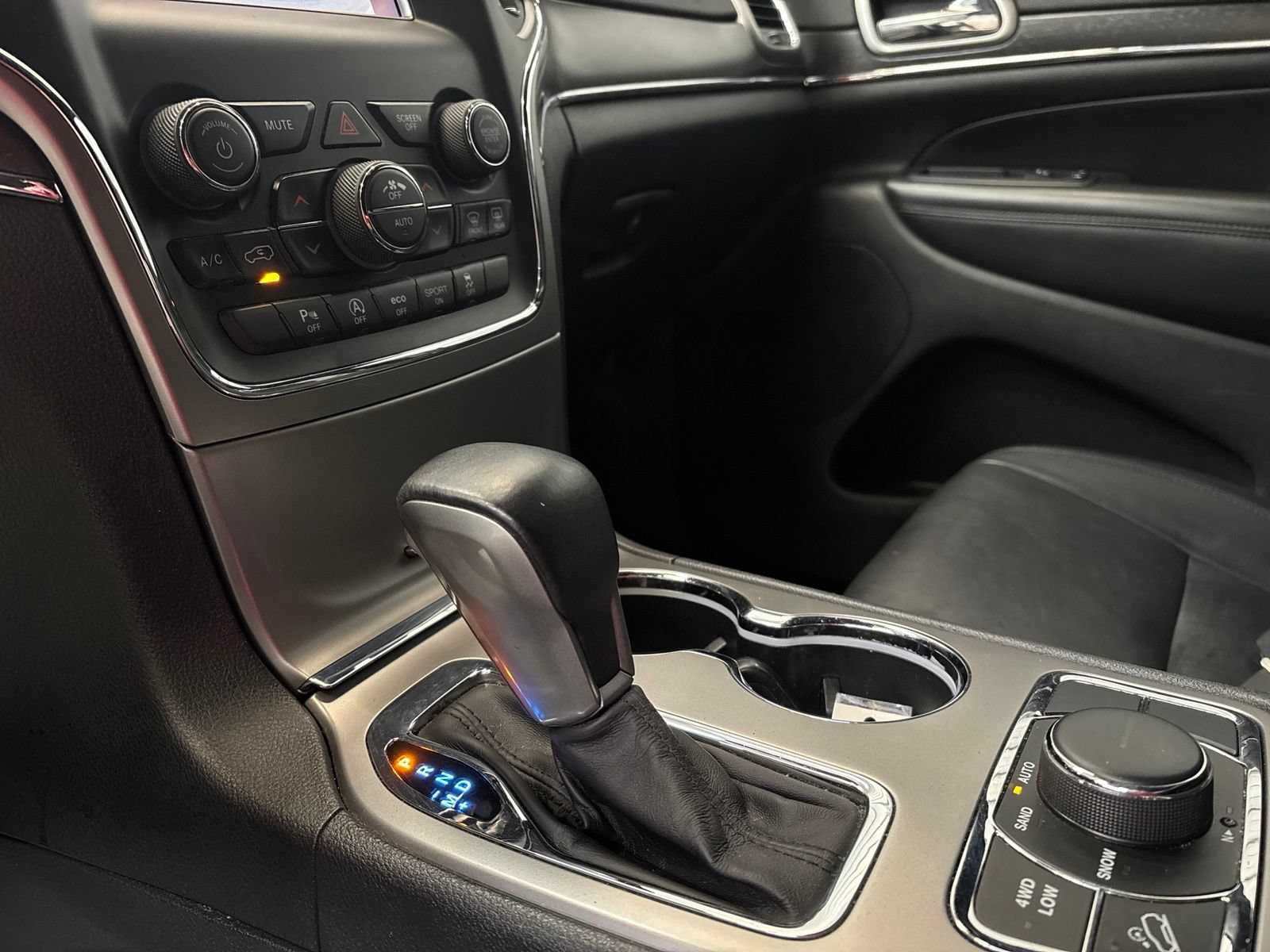 Used 2018 Jeep Grand Cherokee Limited AWD/4WD image 20