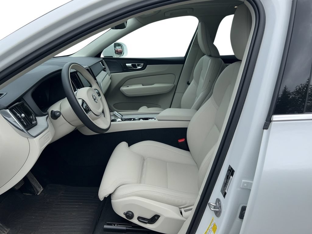 Used 2023 Volvo XC60 T8 Ultimate AWD/4WD image 6