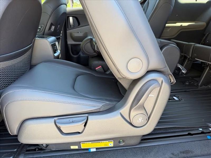 New 2026 Kia Carnival EX image 14