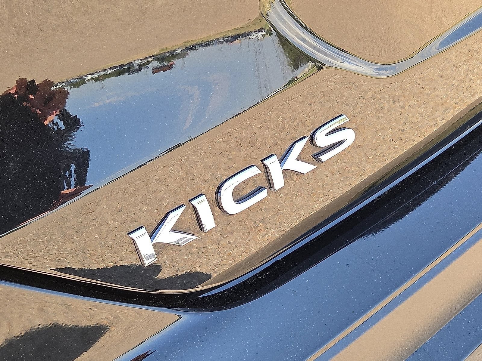 Used 2024 Nissan Kicks SV FWD image 11