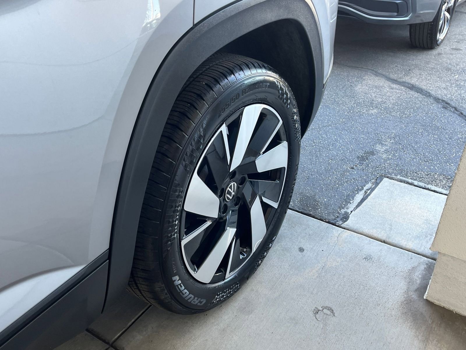 Used 2025 Volkswagen Atlas Cross Sport SE image 30