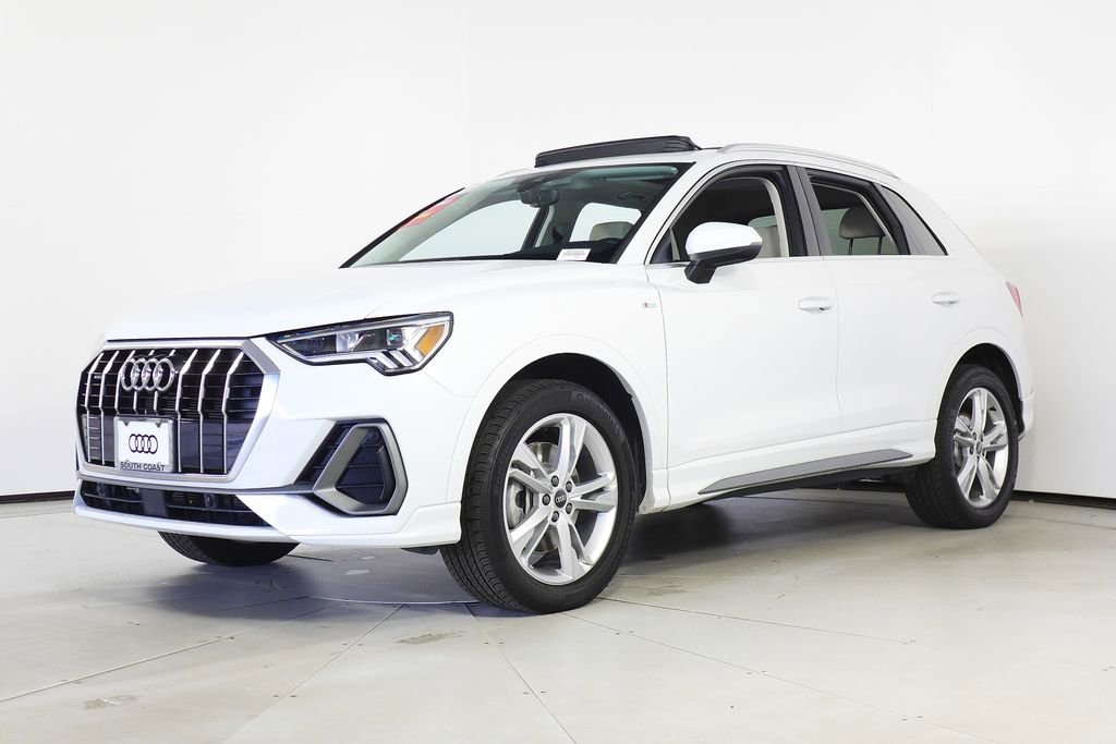 Used 2023 Audi Q3 2.0T Premium w/ Convenience Package image 2