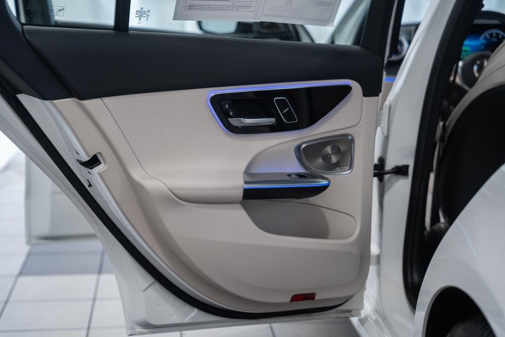 Used 2025 Mercedes-Benz C 300 4MATIC Sedan image 41