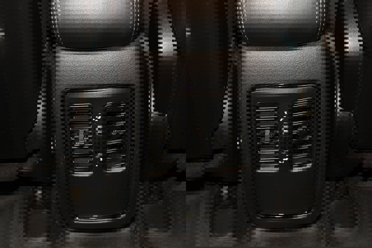 Used 2022 Dodge Durango SXT w/ Blacktop Package image 13