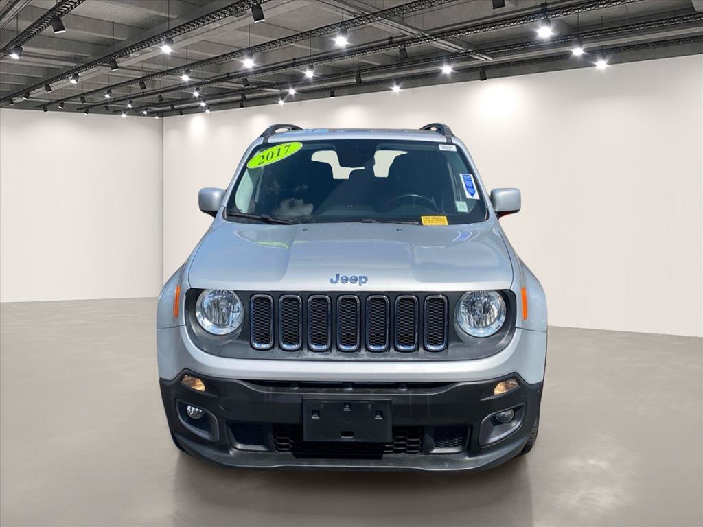 Used 2017 Jeep Renegade Latitude w/ Popular Equipment Group AWD/4WD image 2