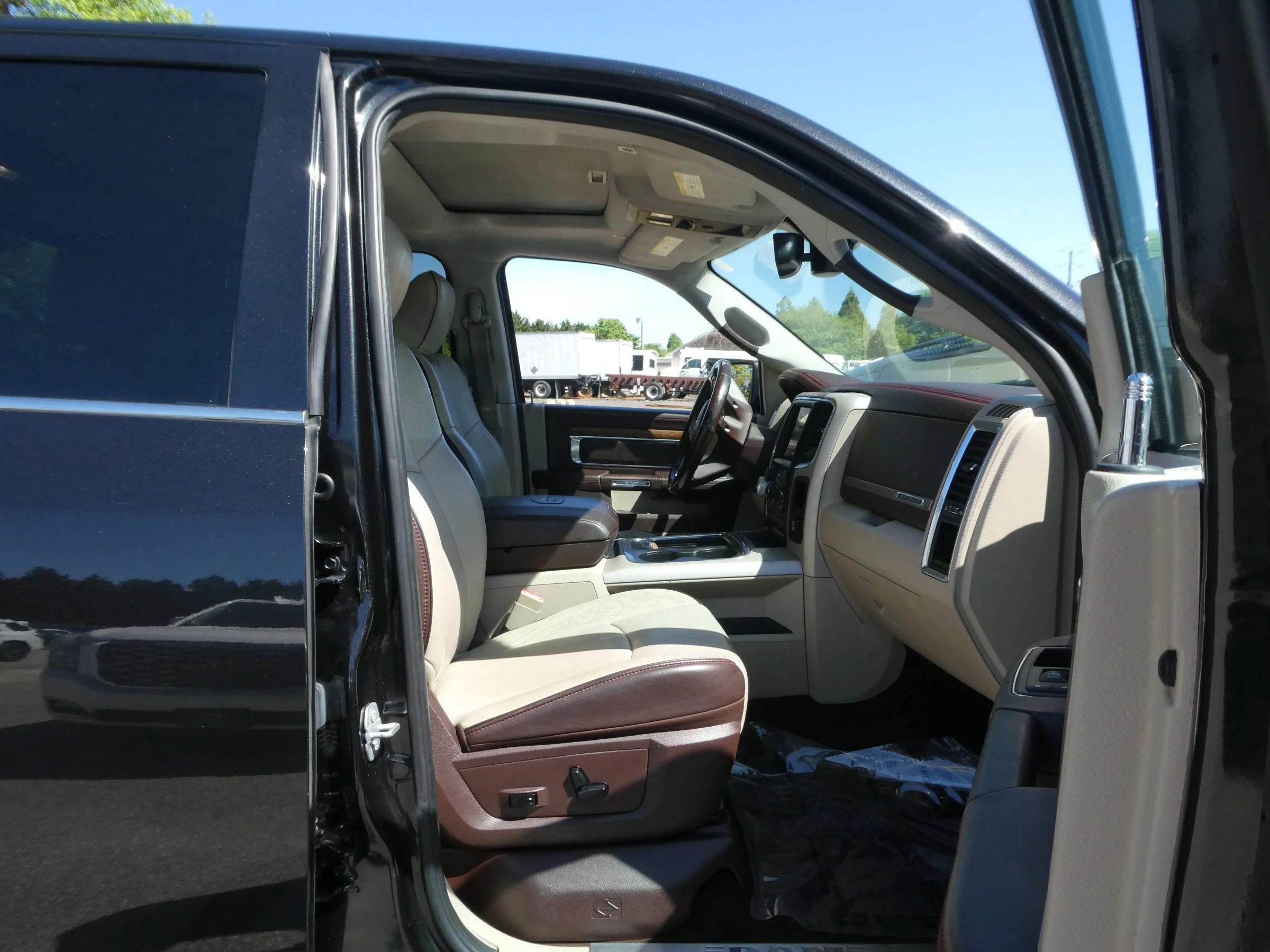 Used 2018 RAM 1500 Laramie Longhorn w/ Longhorn Southfork Package AWD/4WD image 27