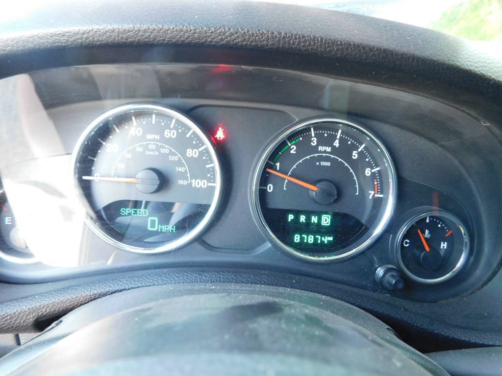 Used 2016 Jeep Wrangler Unlimited Sport w/ Connectivity Group AWD/4WD image 7