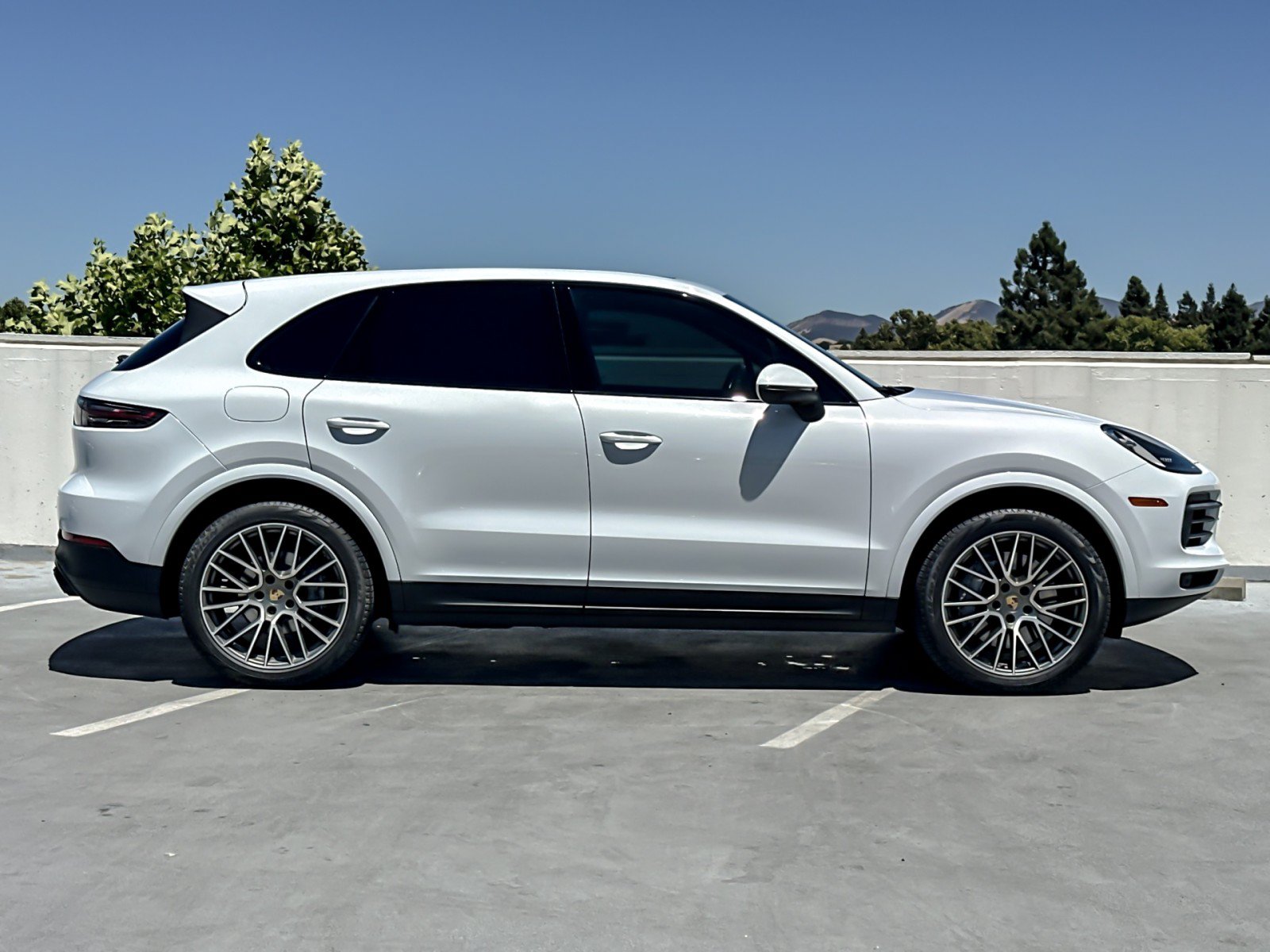 Used 2023 Porsche Cayenne Platinum Edition AWD/4WD image 9
