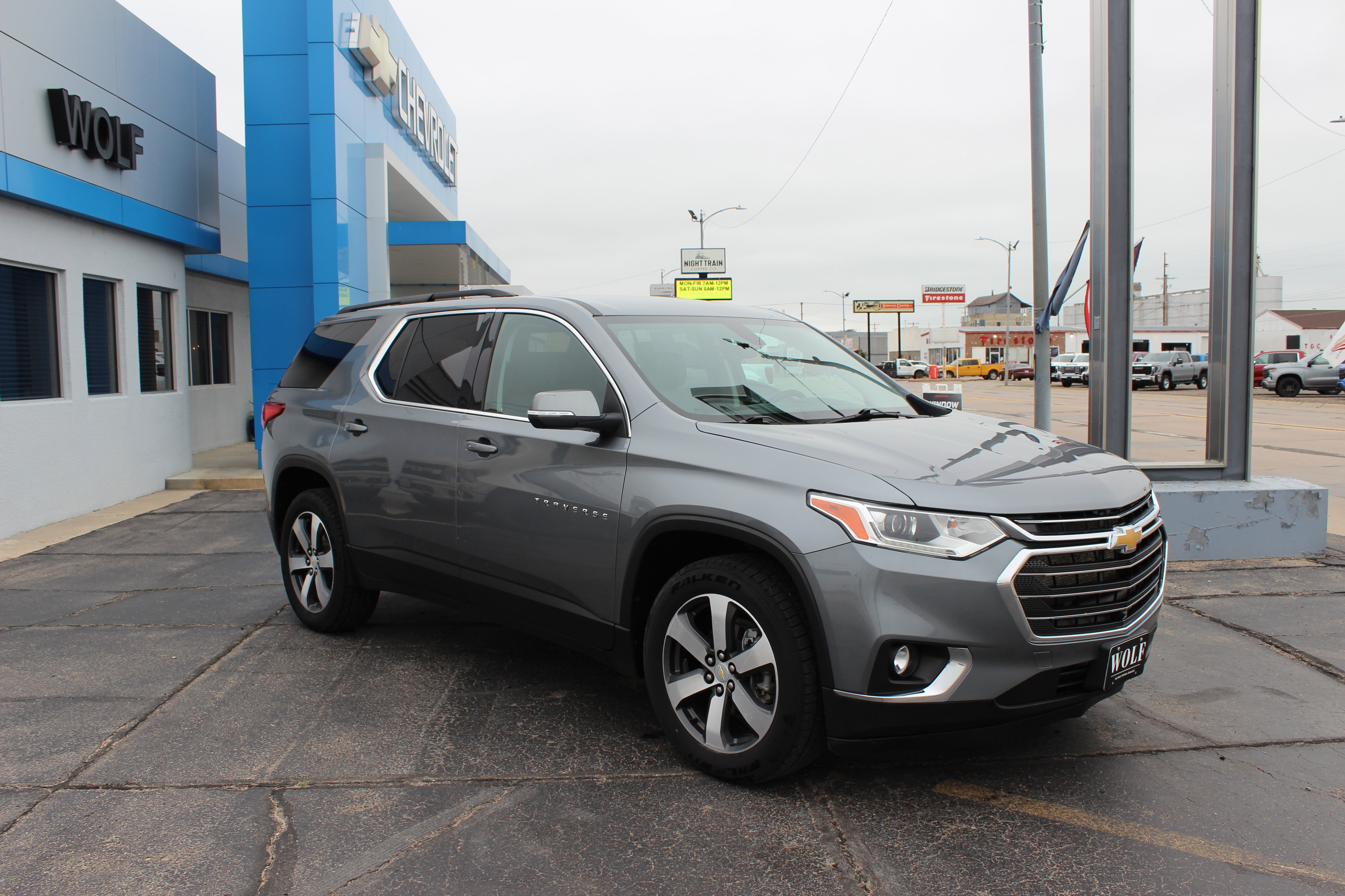 Used 2021 Chevrolet Traverse LT w/ LT Premium Package image 4