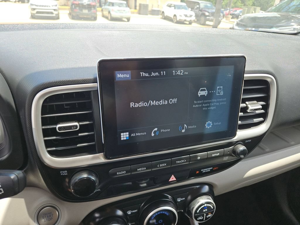 Used 2025 Hyundai Venue SEL FWD image 21