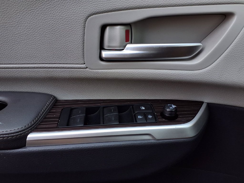 Certified 2024 Toyota Sienna XLE FWD image 19