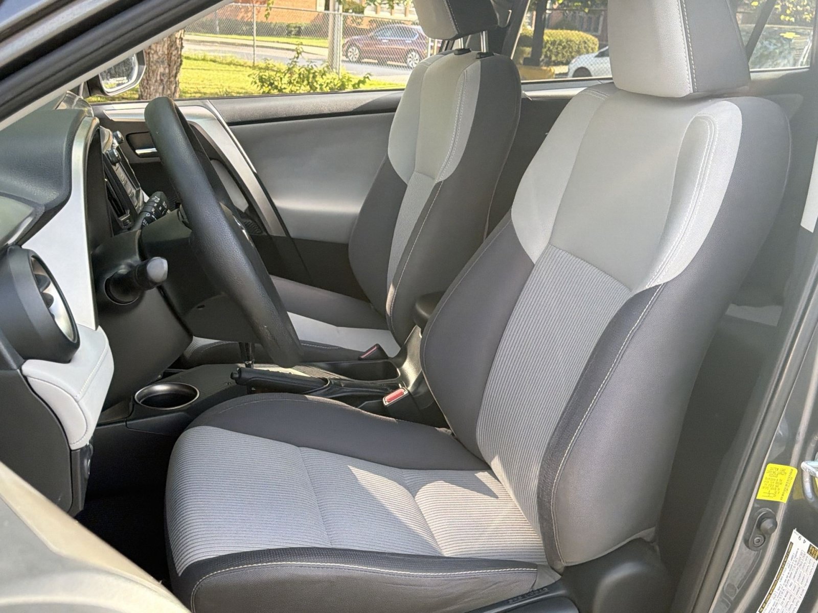 Used 2015 Toyota RAV4 XLE AWD/4WD image 14