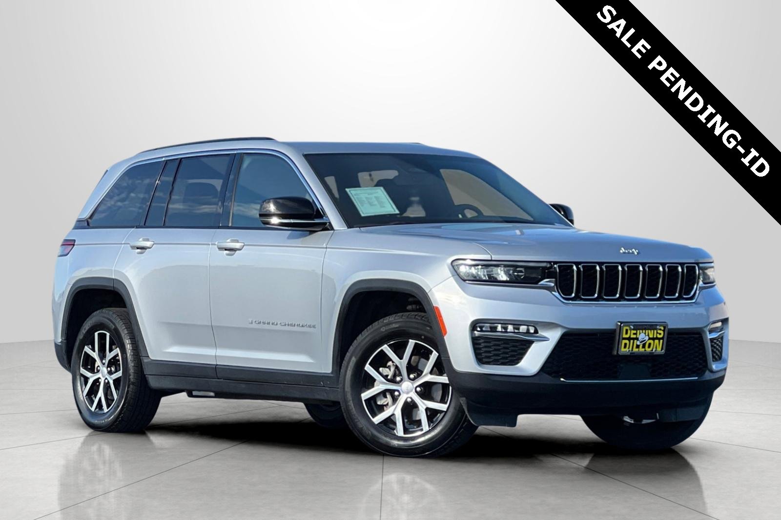 Used 2024 Jeep Grand Cherokee Limited image 2