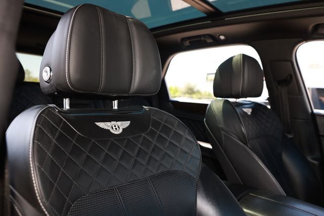 Used 2018 Bentley Bentayga AWD/4WD image 27