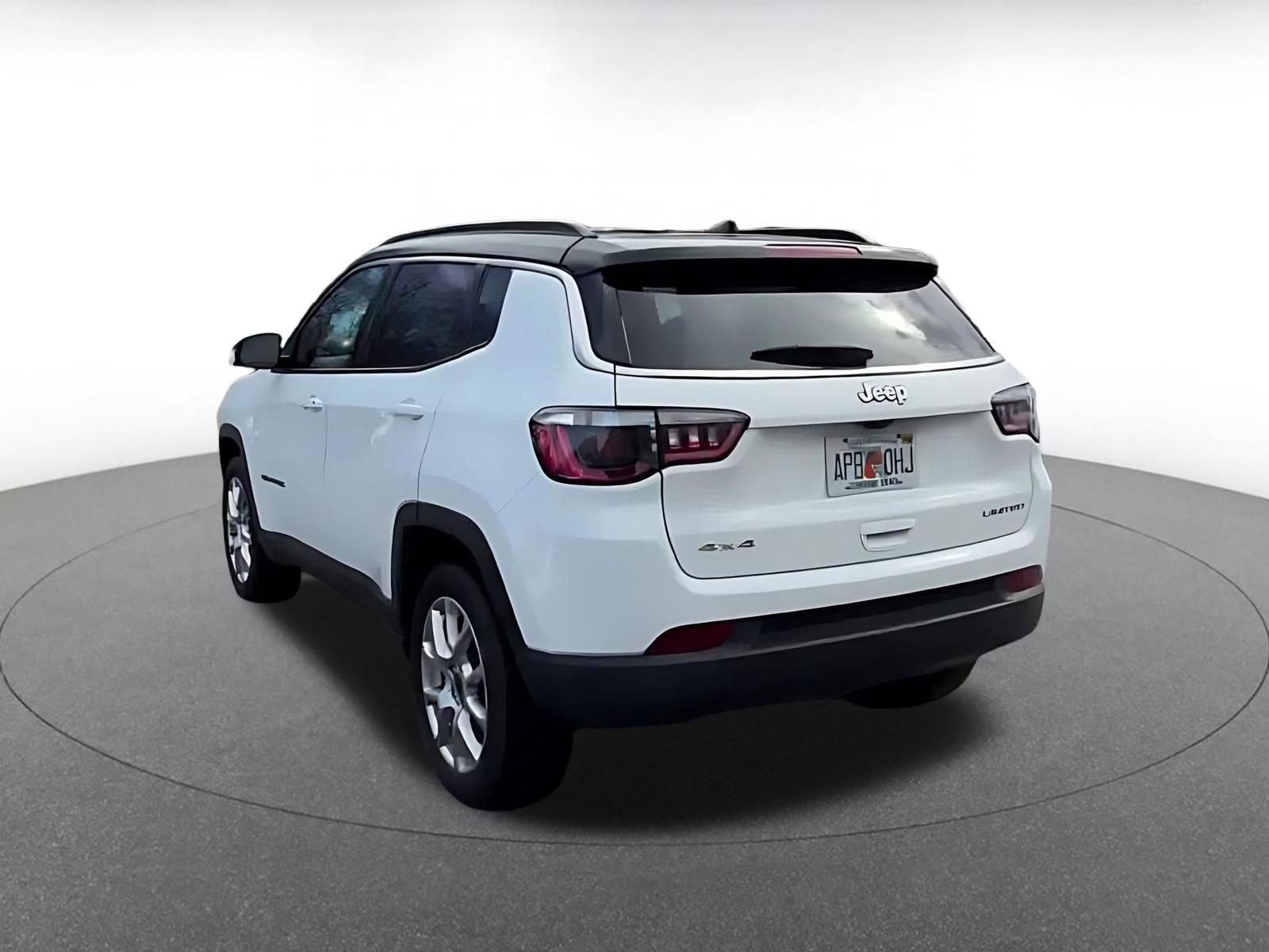 Used 2025 Jeep Compass Limited image 11