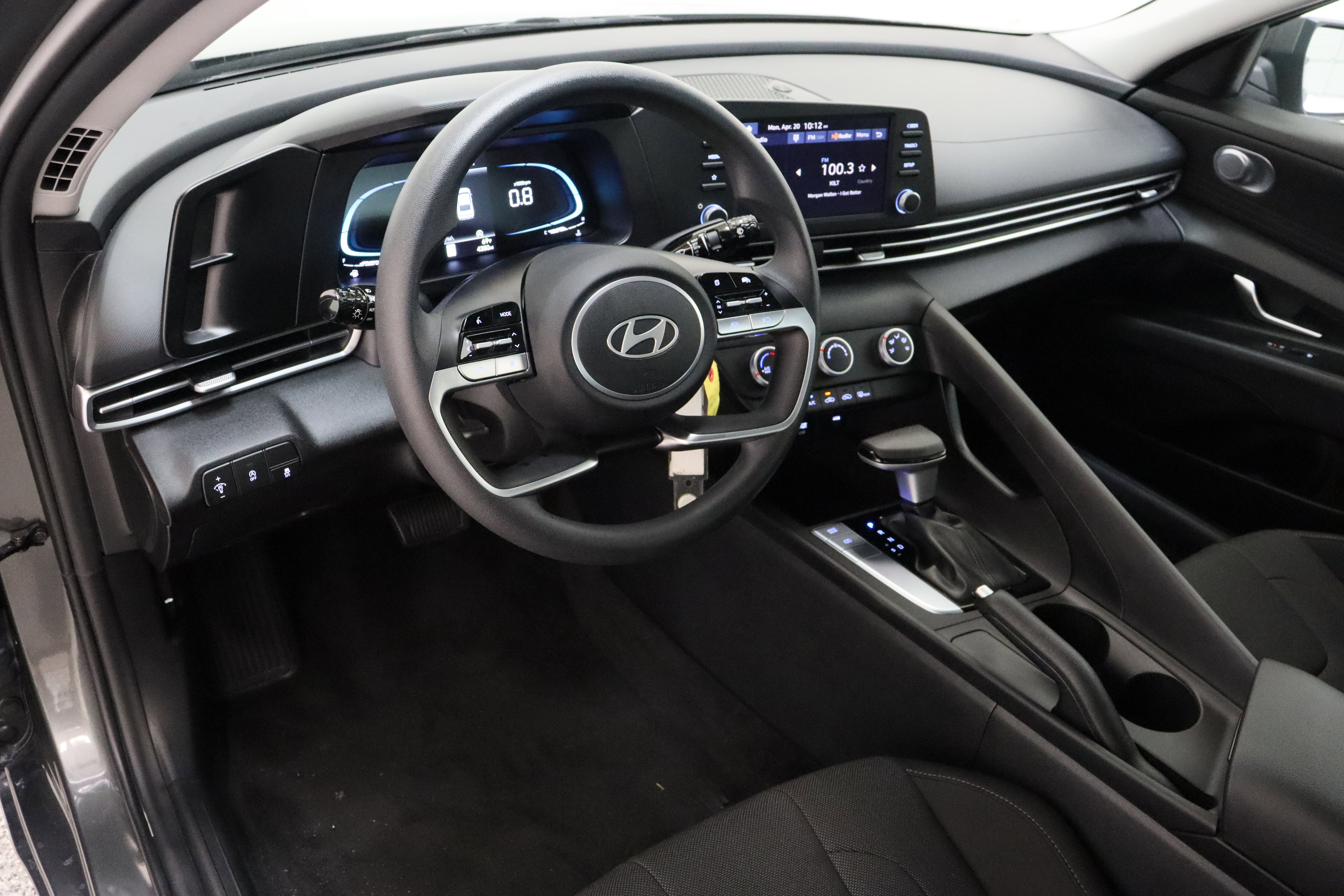 Used 2025 Hyundai Elantra SE image 13