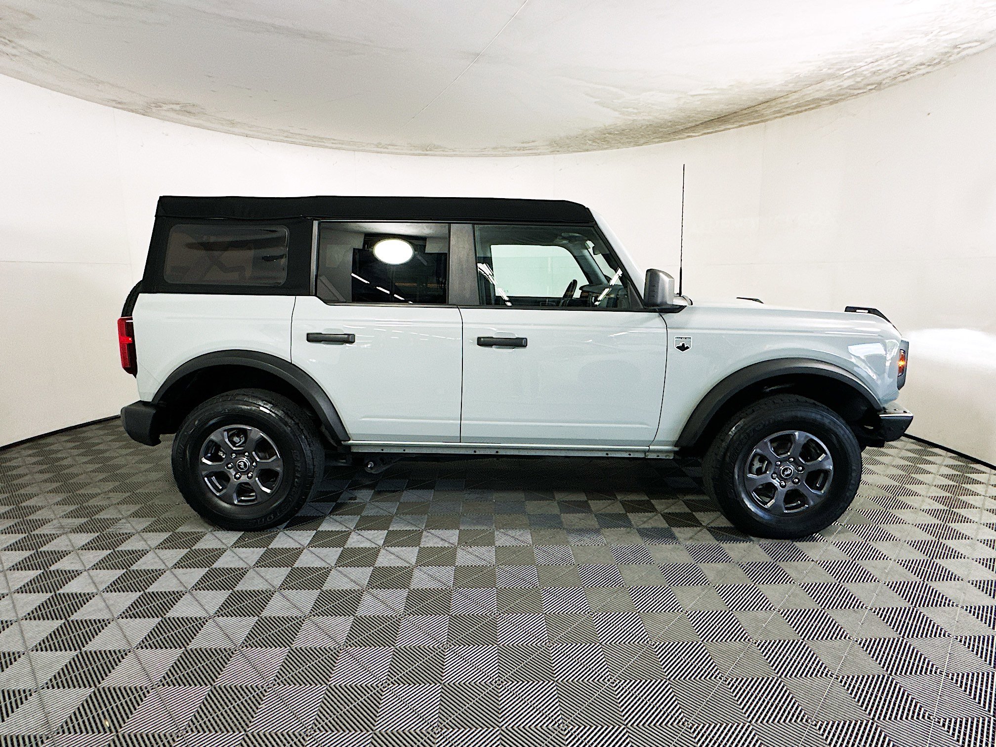 Used 2023 Ford Bronco Big Bend image 2