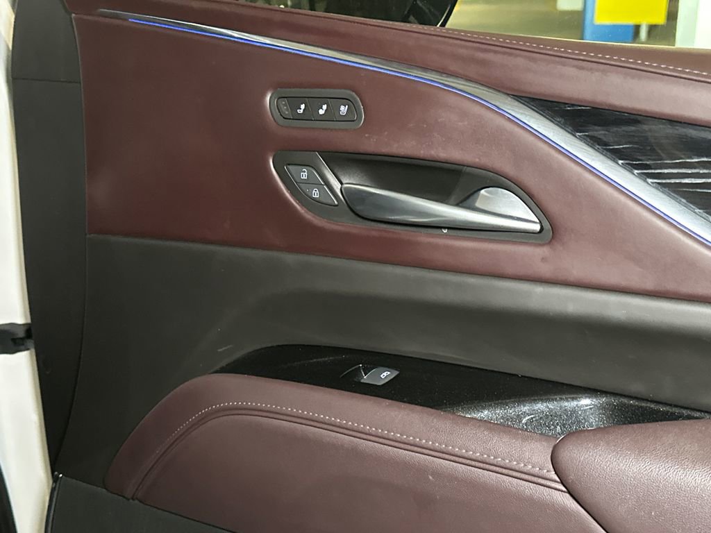 Used 2023 Cadillac Escalade ESV V image 16