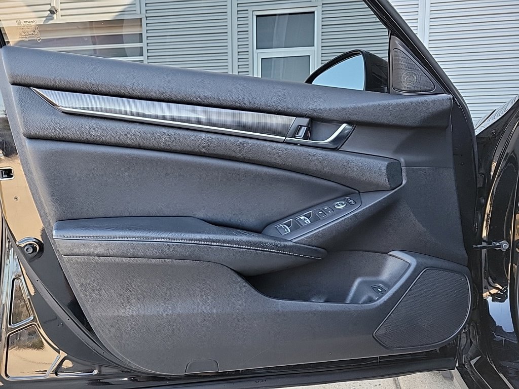 Used 2018 Honda Accord Sport image 28