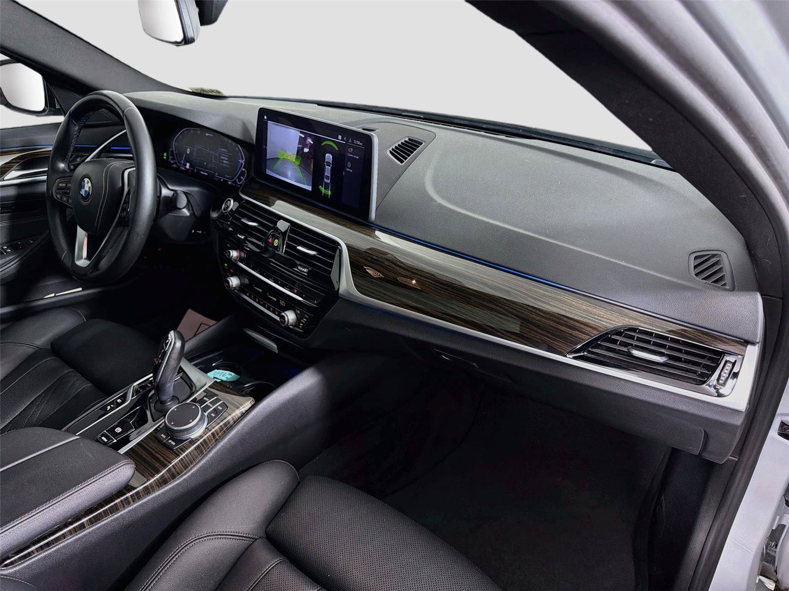 Used 2021 BMW 530e w/ Convenience Package RWD image 29