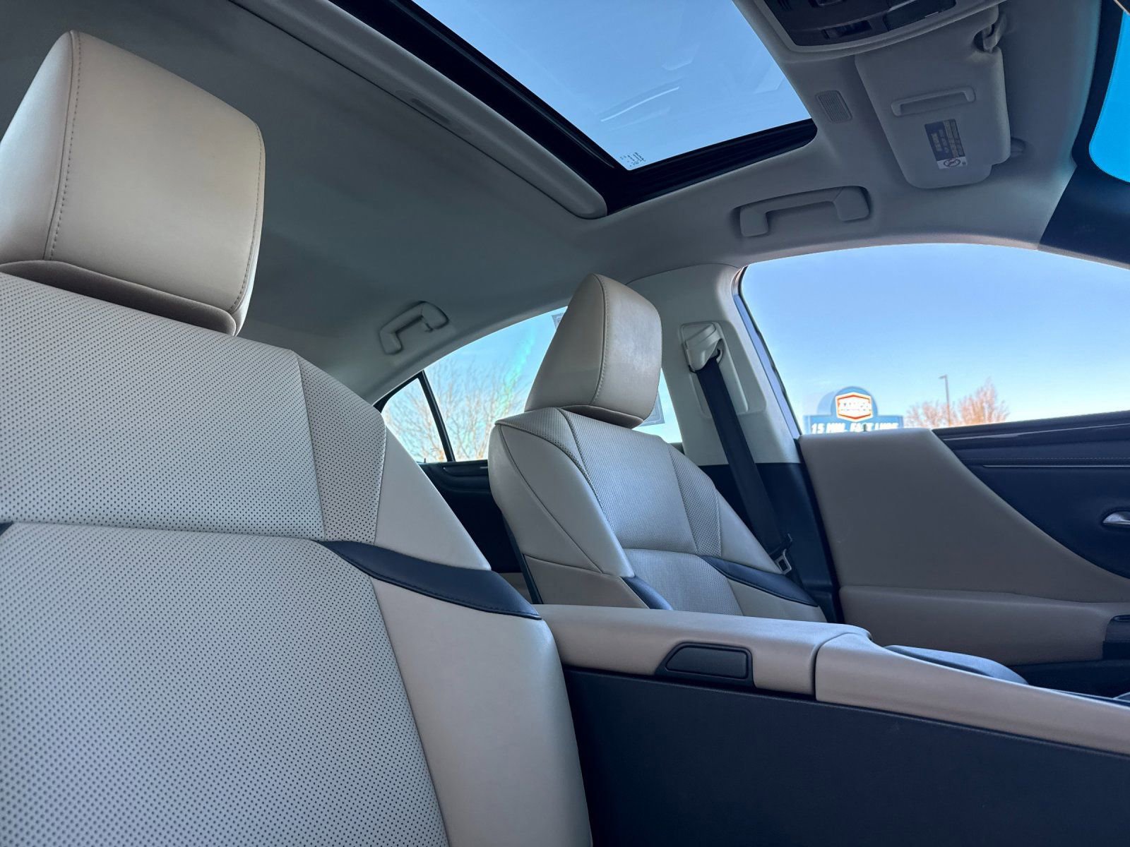 Used 2019 Lexus ES 350 w/ Accessory Package FWD image 17