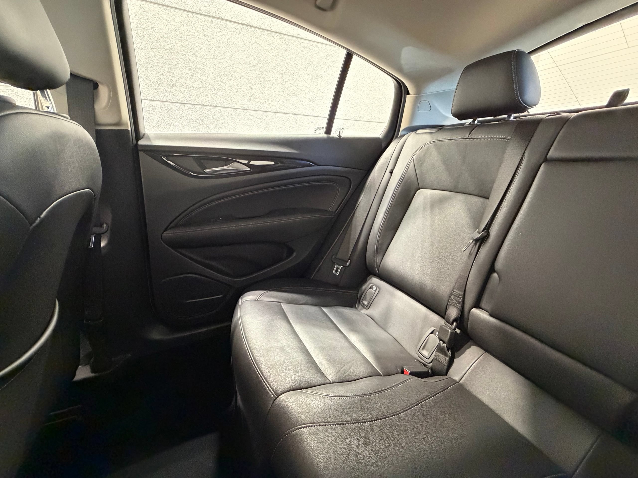 Used 2018 Buick Regal Essence FWD image 32