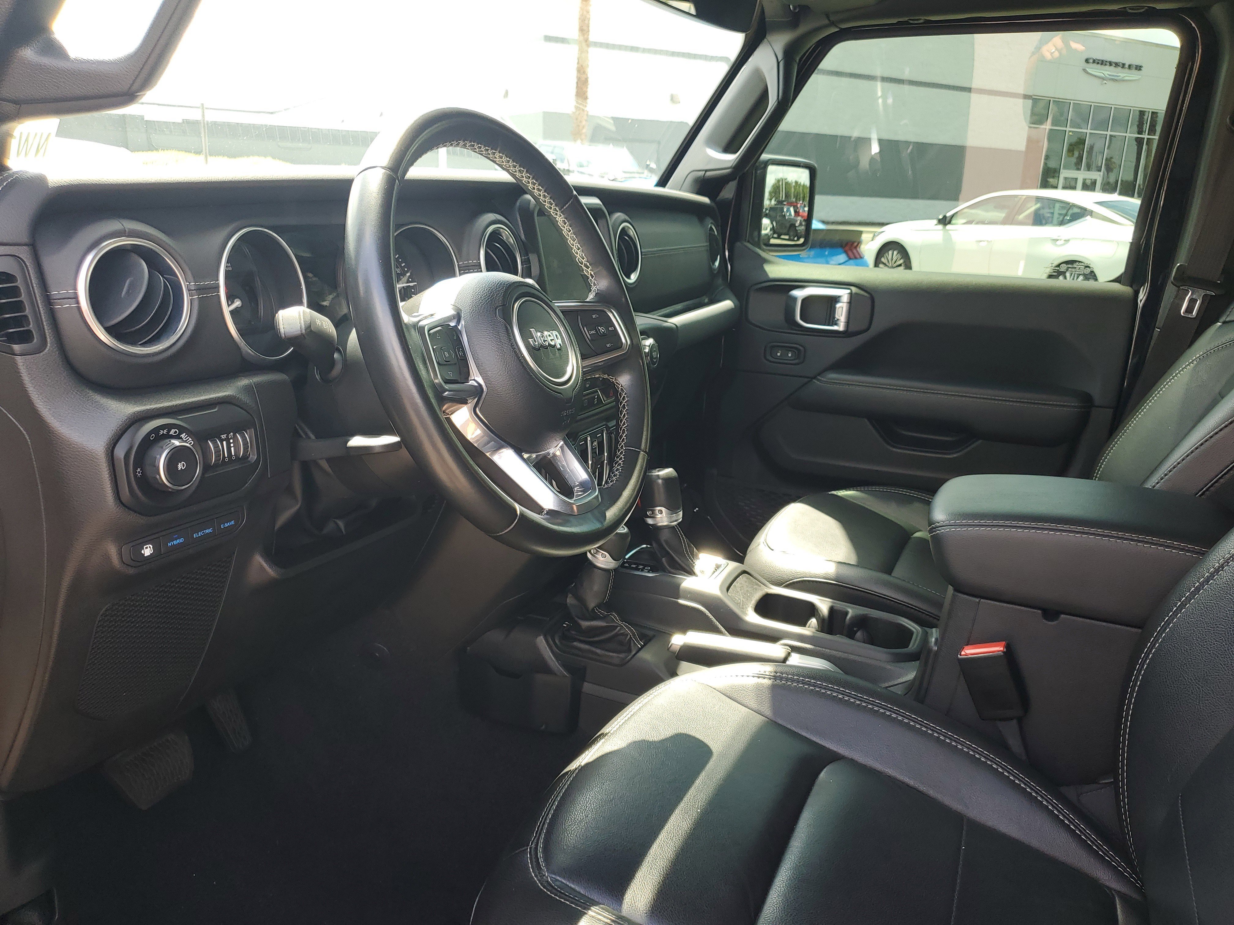 Used 2022 Jeep Wrangler Unlimited Sahara AWD/4WD image 11