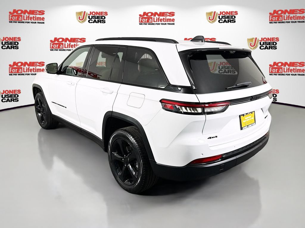 Used 2023 Jeep Grand Cherokee Limited w/ Luxury Tech Group II AWD/4WD image 2