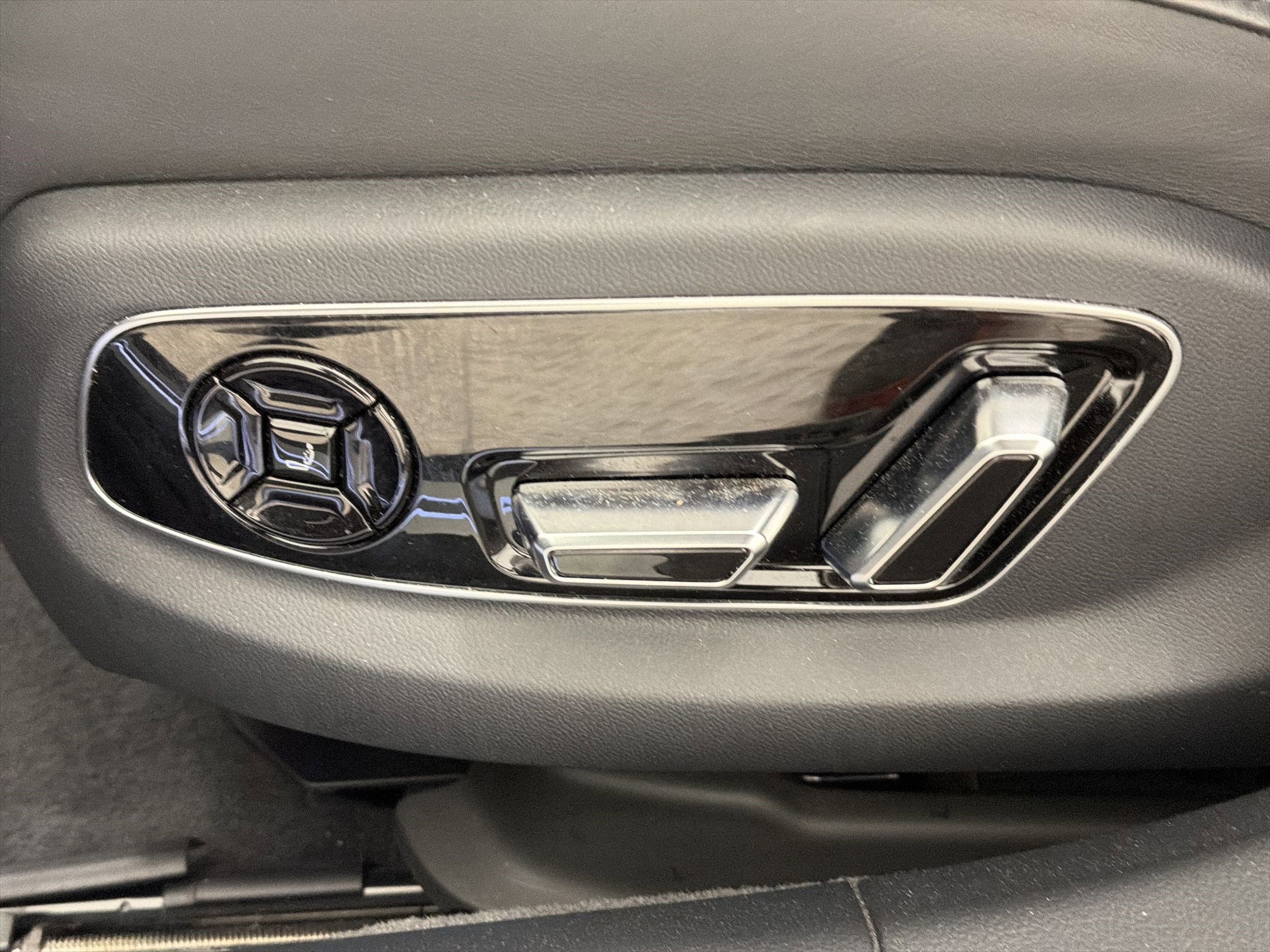 Used 2024 Audi A8 L 3.0T image 13