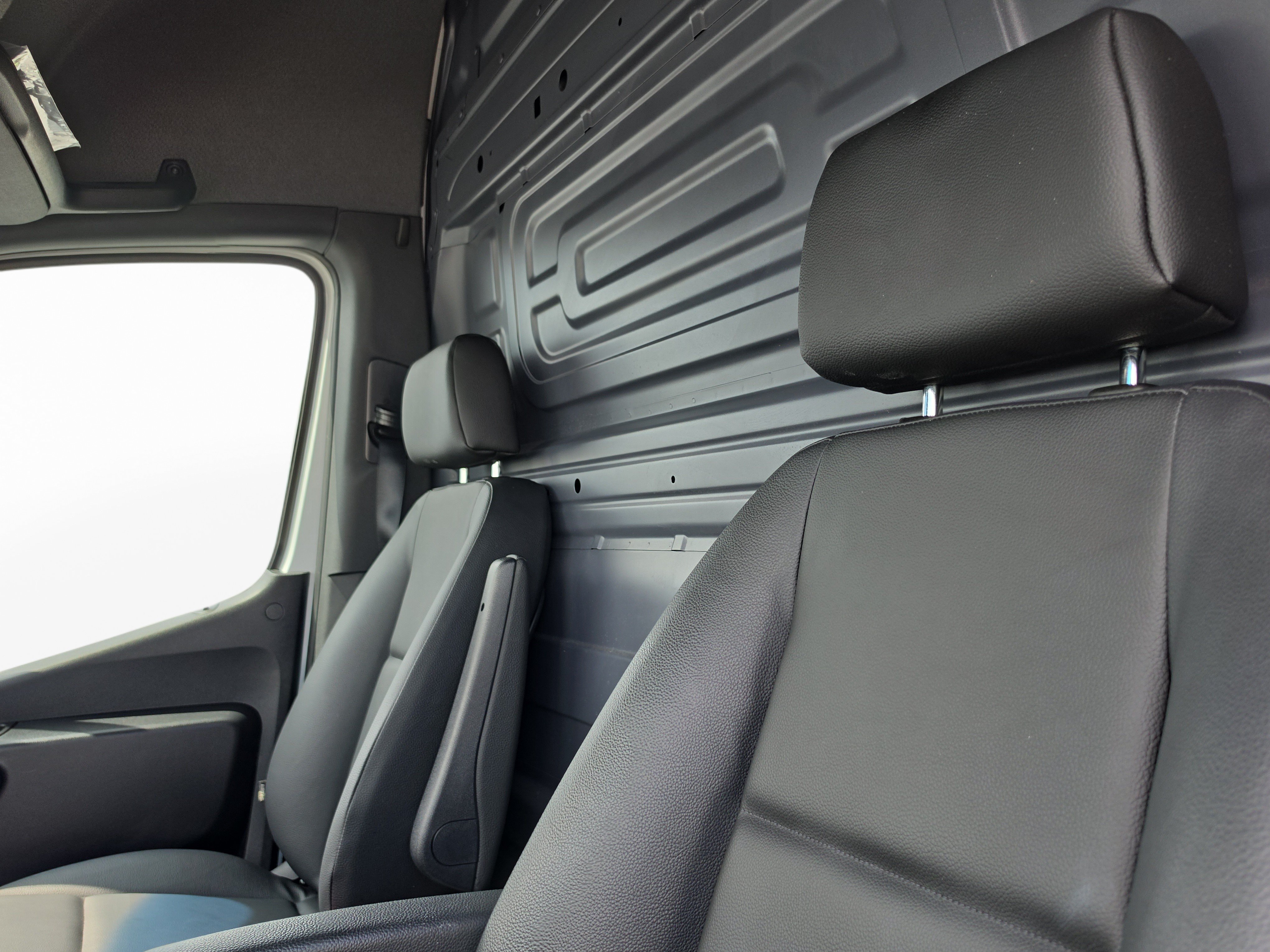 Used 2025 Mercedes-Benz Sprinter 2500 image 20