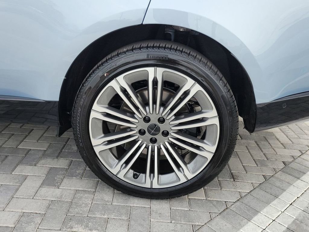 New 2026 Land Rover Range Rover Long Wheelbase Autobiography image 14