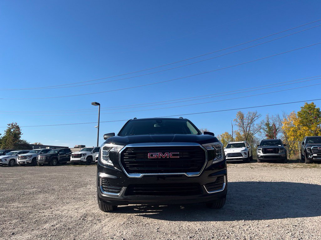 Used 2024 GMC Terrain SLE w/ Driver Convenience Package FWD image 4