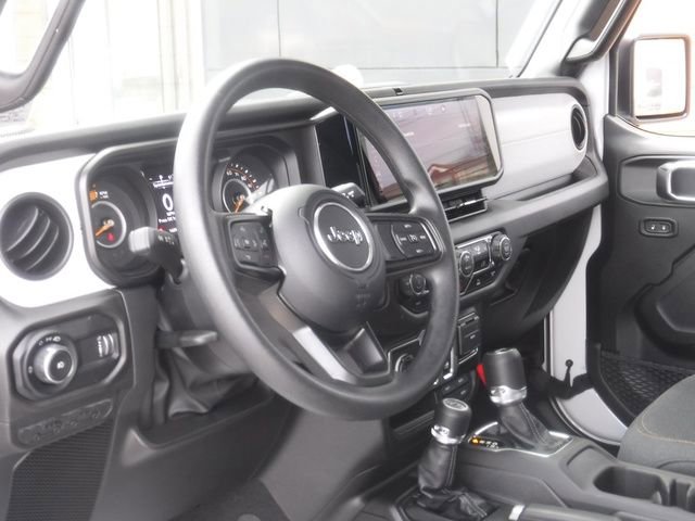 Used 2025 Jeep Wrangler Sport image 14