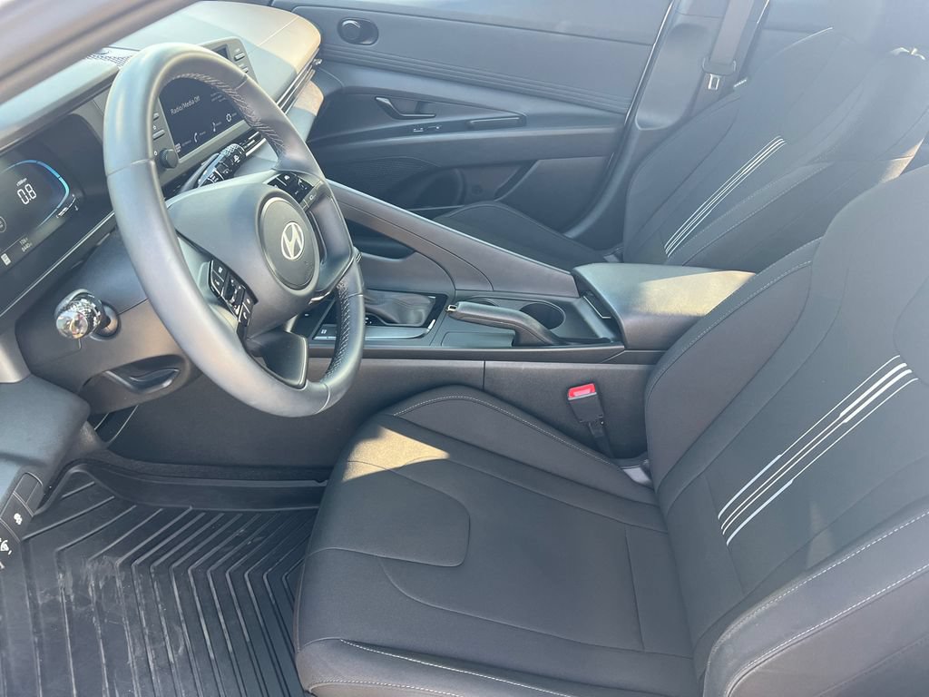 Certified 2025 Hyundai Elantra Sport FWD image 17